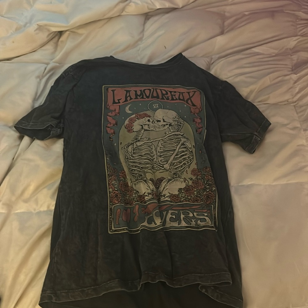 Dark gray skull t shirt used in great condition